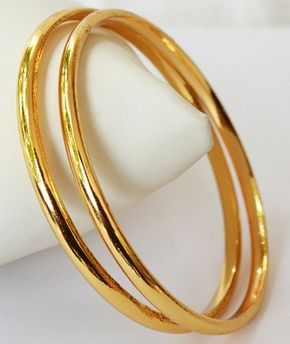 Simple gold bangle design